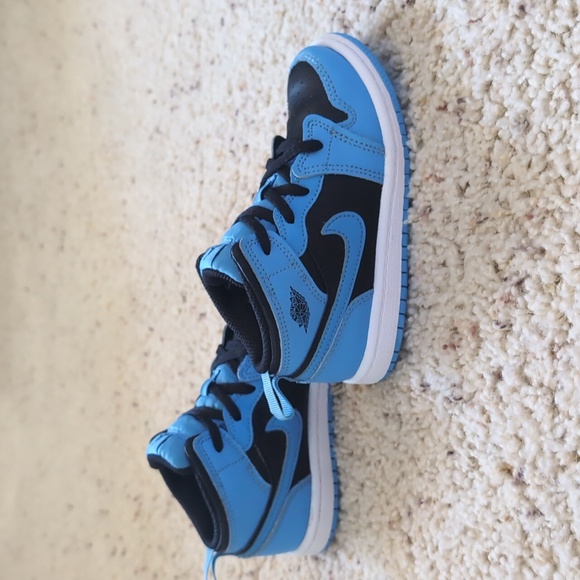 Jordan AJ 1 Mid Toddler Size 10c - Picture 4 of 12